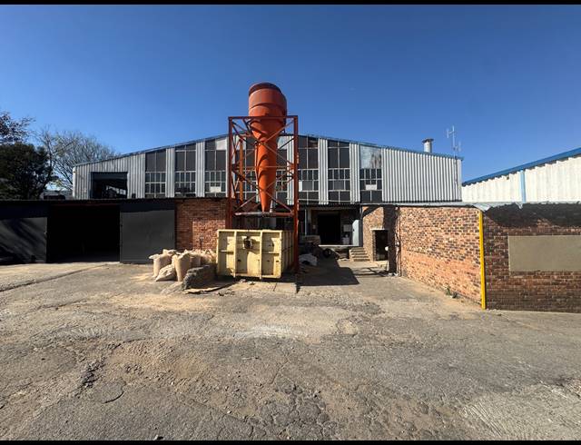 2,800M² WAREHOUSE TO LET IN KEW INDUSTRIAL